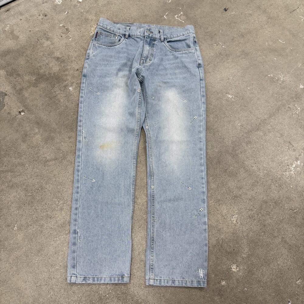PLEASURES SAFETY PIN 5 POCKET STRAIGHT LEG JEANS EMBROIDERED SIZE 30 LIGHT WASH